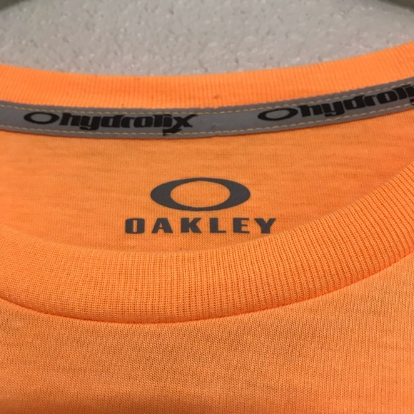 Oakley Tee. Size Medium. orange and Blue. - Picture 3 of 4